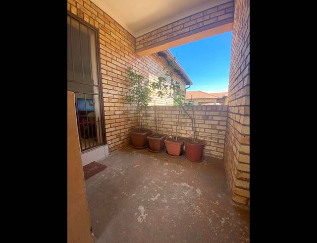 2 BEDROOM APARTMENT FOR SALE IN NOORDWYK